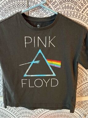 Pink Floyd - Distressed Kids size 8 Black Graphic Tee with Prism Logo - EUC